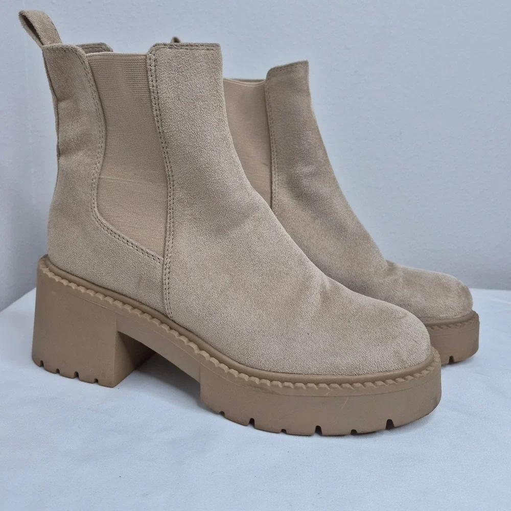 Madden Girl Dianna Sand Beige Lug Sole Platform Chelsea Ankle Boots Chunky 8M